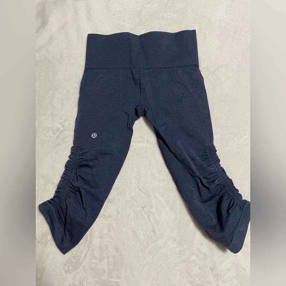 Lululemon Navy Blue Cropped Leggings - Picture 3 of 10